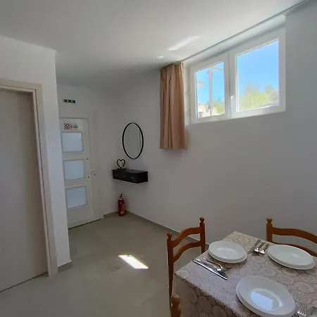 Malou Maison لايميناس